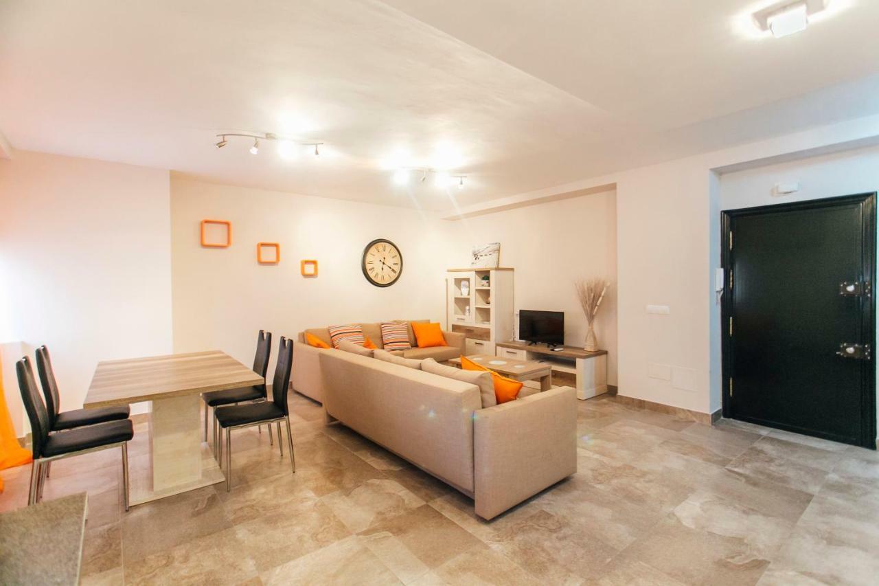 Wide And Diaphanous- 3bd 2bth- Alcazar Apartament